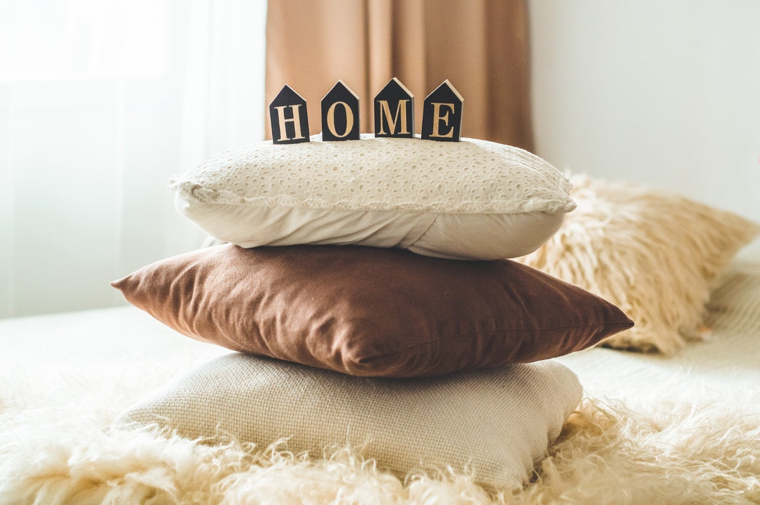 The definition of a pillow and the types available in Cyprus.
