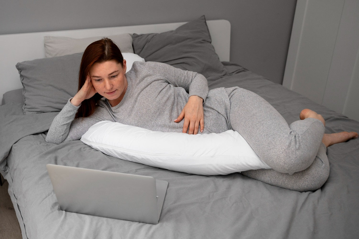 Lady resting with a pillow between her knees